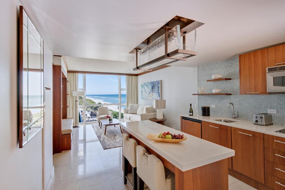One-Bedroom Apartment Two Queen Beds with Ocean View interior