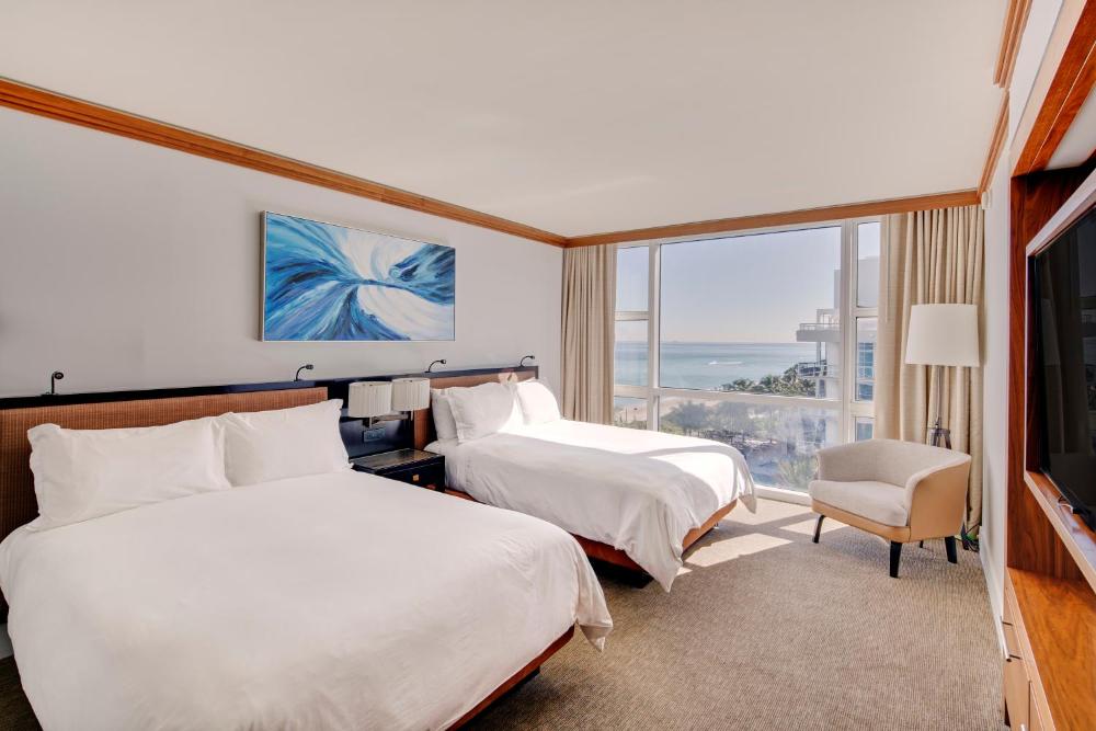 Two-Bedroom Apartment Two Queen Beds Oceanfront interior